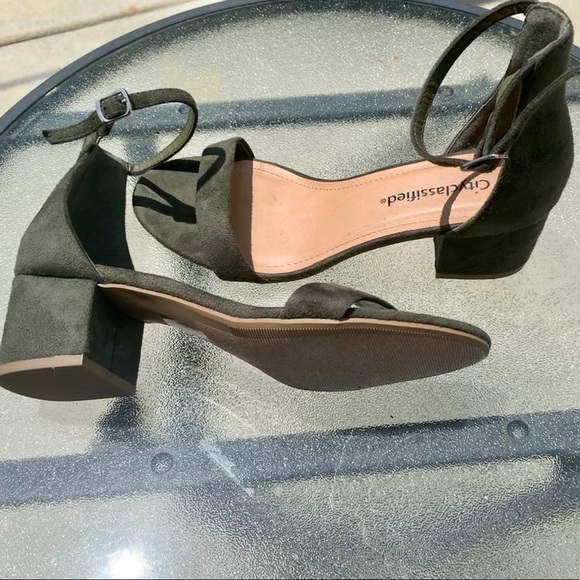 Green suede strapped sandal heel - Picture 4 of 4